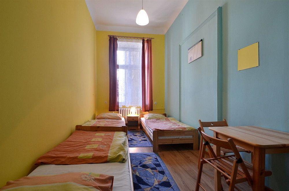 Old Town Luxe Retreat - King Bed - Steps To Main Square Apartamento