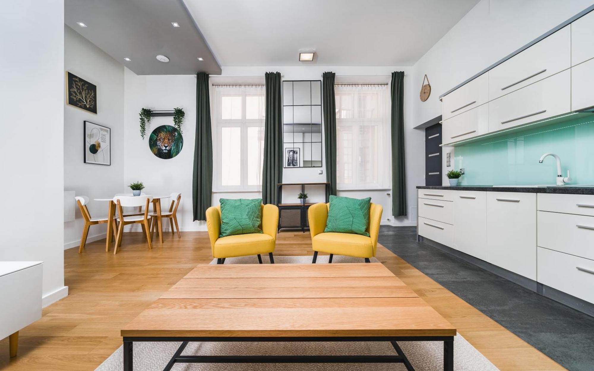 Apartamento Old Town Luxe Retreat - King Bed - Steps To Main Square *