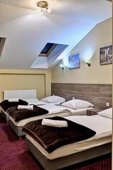 Old Town Luxe Retreat - King Bed - Steps To Main Square Apartamento