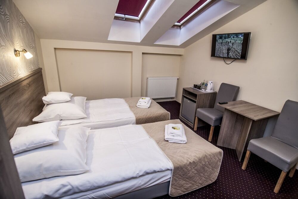 Old Town Luxe Retreat - King Bed - Steps To Main Square Apartamento